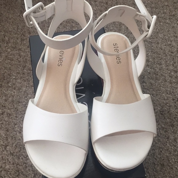 Little Girls Stevies White Sandals - Picture 3 of 3